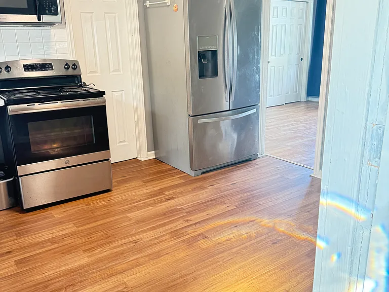 1807 Warren Ct — Photo 3