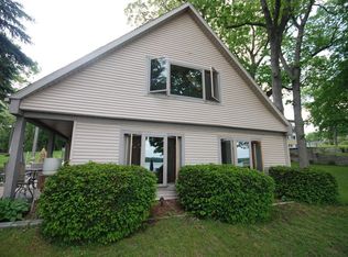 2310 N Lake Dr, Oconomowoc, WI 53066
