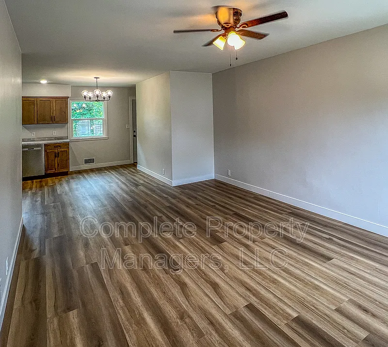 3 bed, 1.0 bath, 1030 sqft, $1,425 — Photo 4