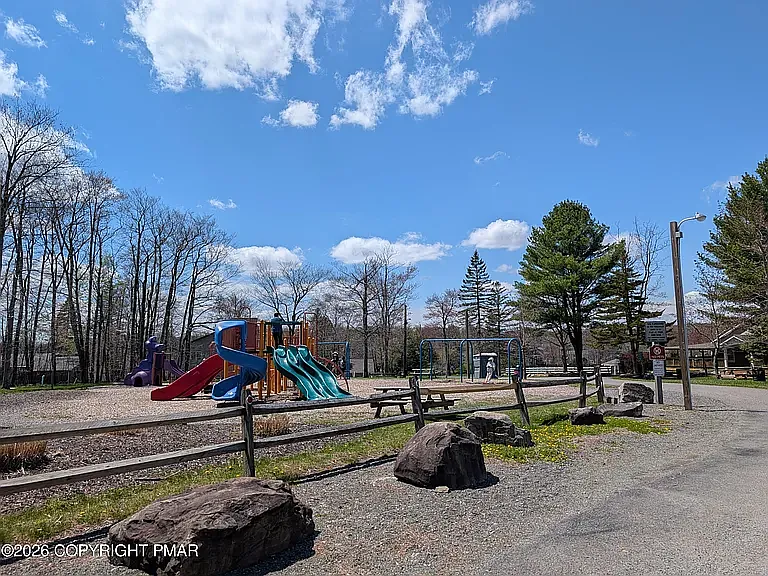 715 Country Place Dr — Photo 11