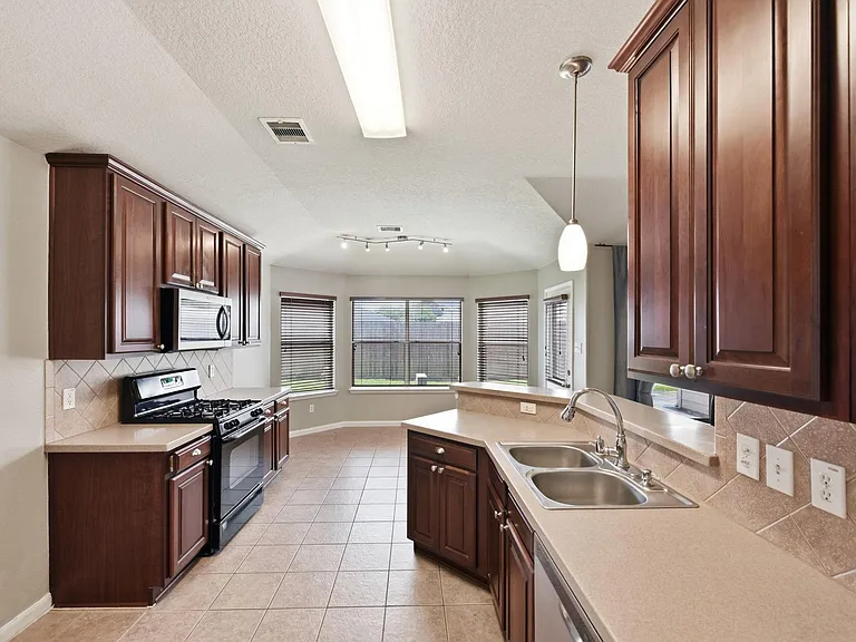 21011 Narrow Gate Dr — Photo 11