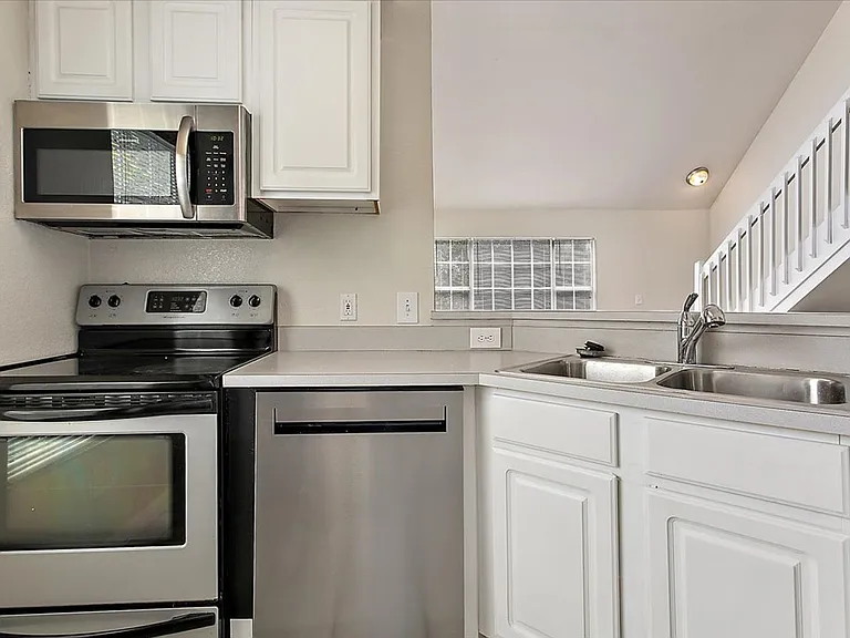 13703 Richmond Park Dr N #1706 — Photo 8