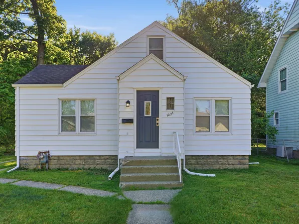 1027 Monroe St, Benton Harbor, MI 49022