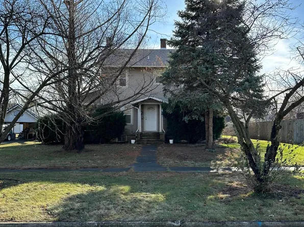 203 E Iroquois St, Kentland, IN 47951