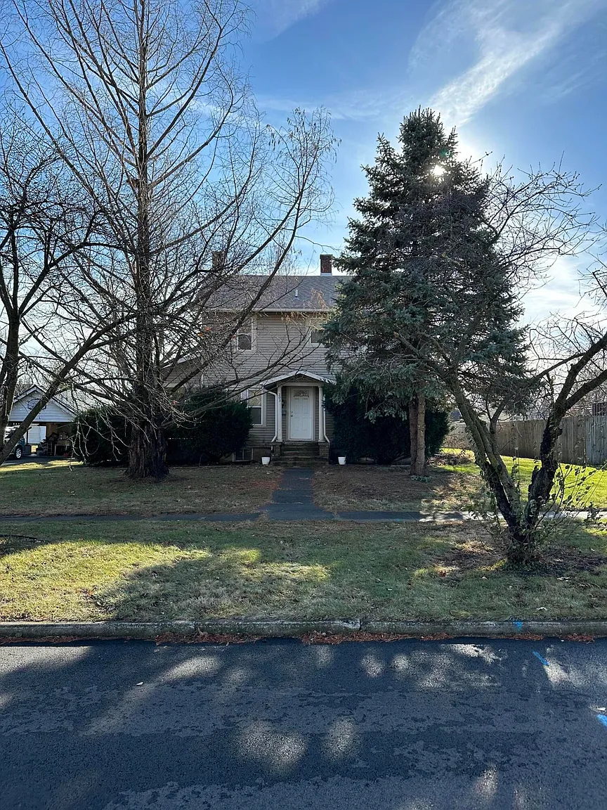 203 E Iroquois St photo 1