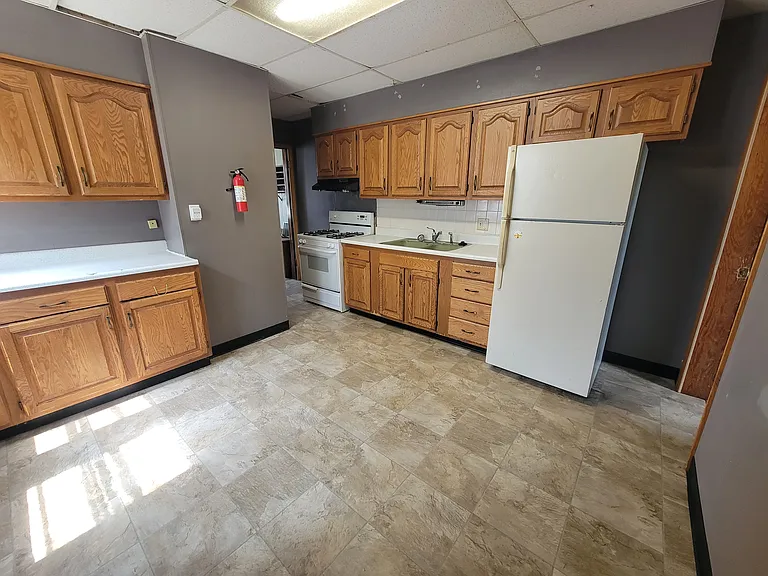 305 Washington St — Photo 4
