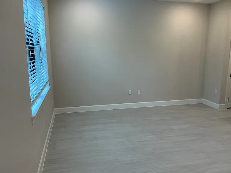 293 SW Sally Way — Photo 12