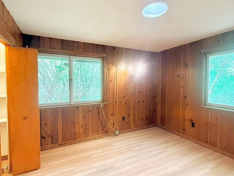 6819 Selkirk Dr — Photo 36