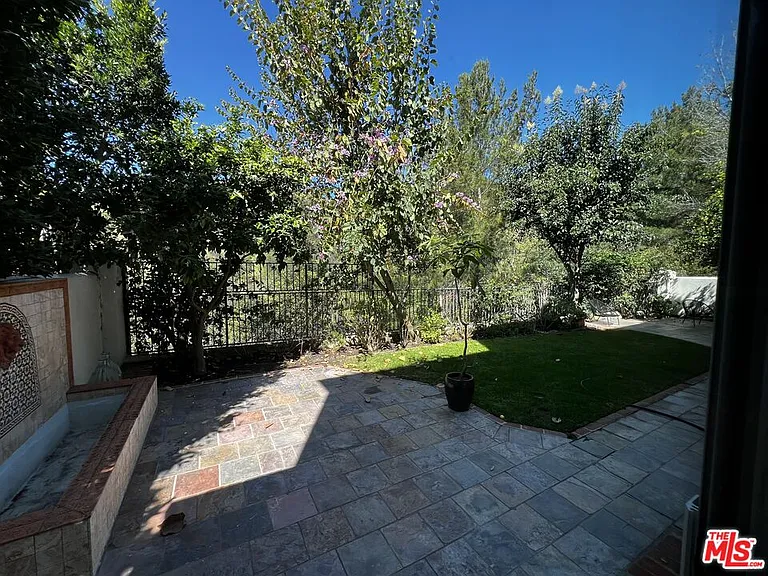 2357 Brookshire Ln — Photo 23