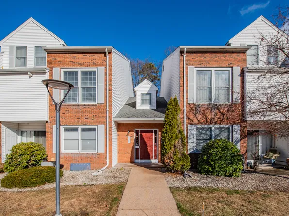 11 Concorde Way #A2, Windsor Locks, CT 06096