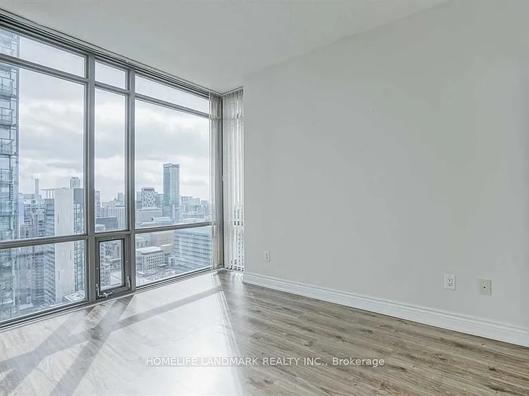 37 Grosvenor St #3401 — Photo 9