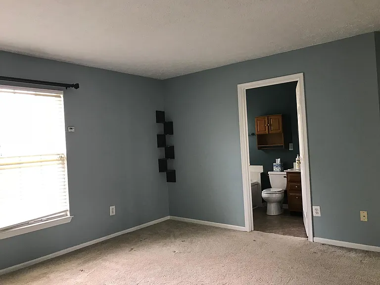 1110 Oakland Ct — Photo 3
