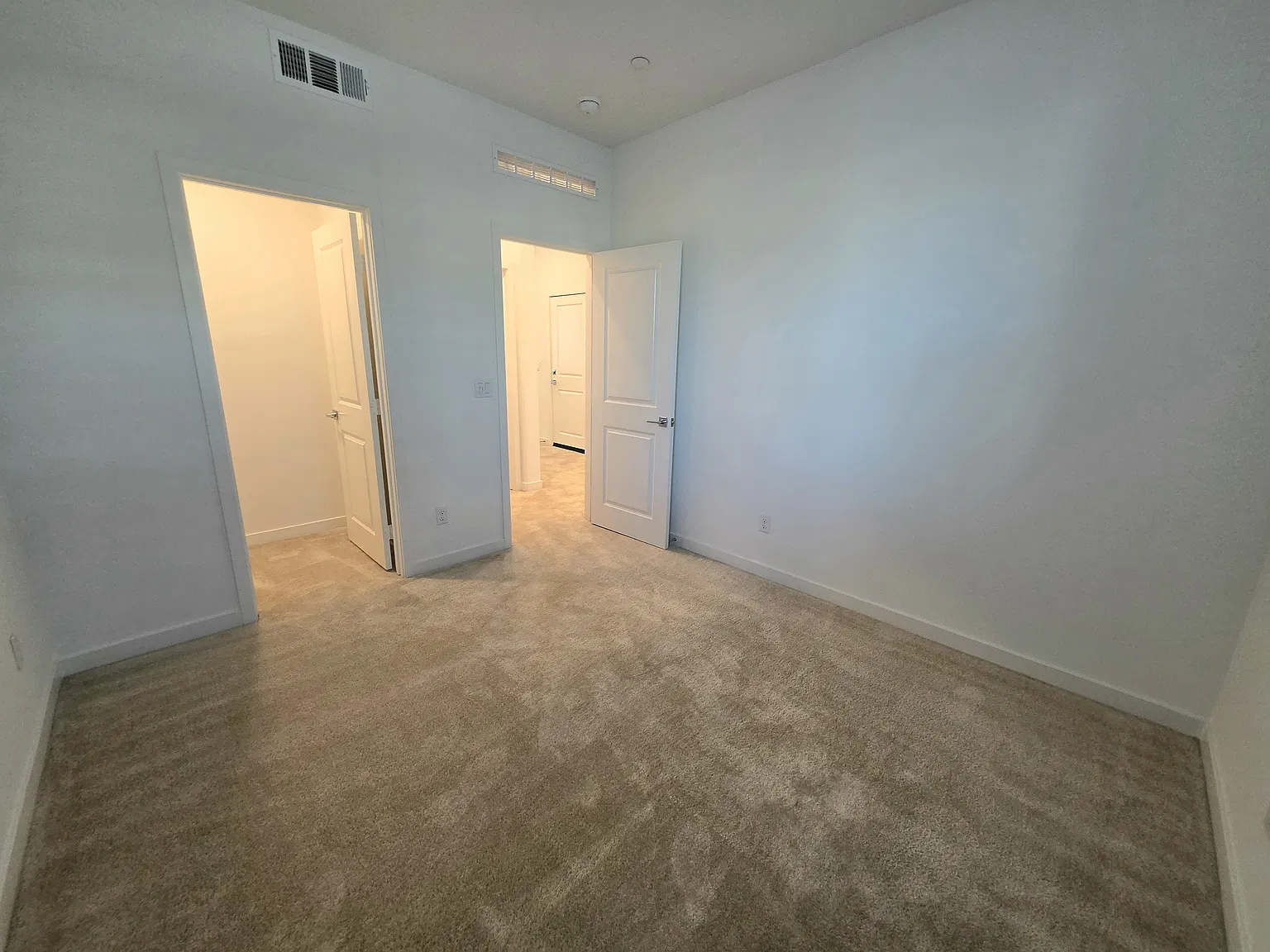 4 bed, 2315 sqft, $3,850 — Photo 4