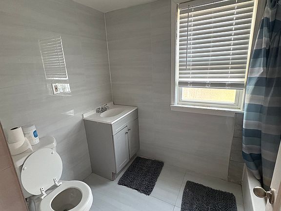 4th image of 17821 Saint Aubin St #3