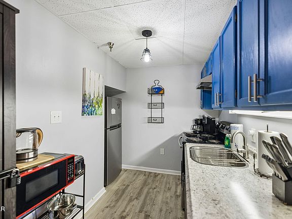 5th image of 413 Baskins Creek Rd #405