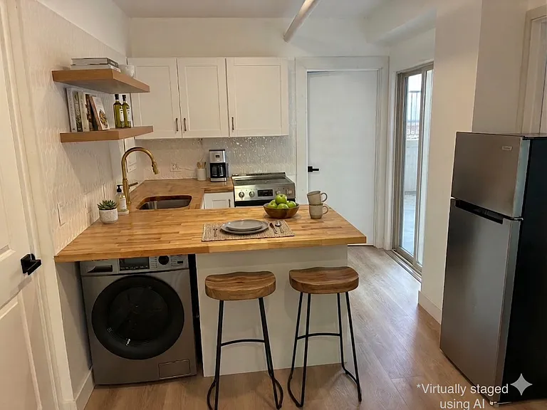 Ridgewood Cir — Photo 3