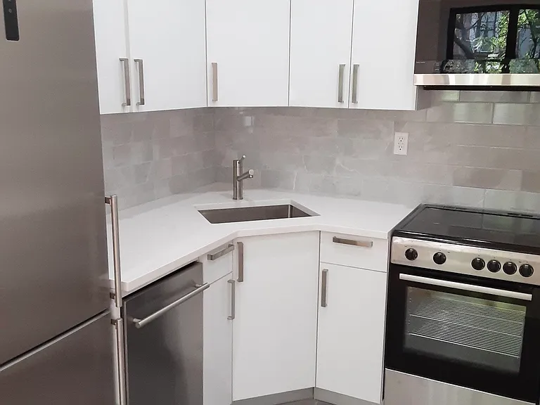 339 E 65th St #2B — Photo 3