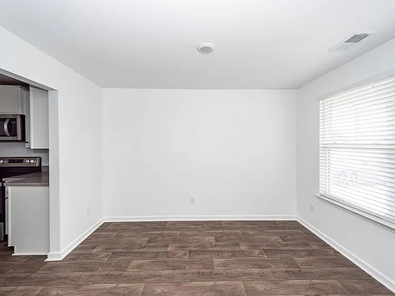 715 Hilchot Dr — Photo 4
