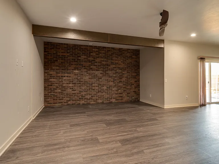 12912 Silver Spring Ln — Photo 31