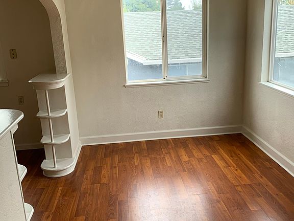 3rd image of 1945 Louisiana St APT 11