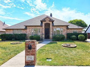 752 Trails End Cir, Hurst, TX 76054