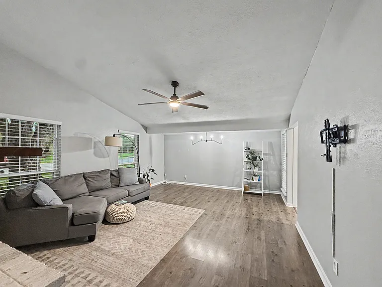 2910 Sweet Gum St — Photo 5