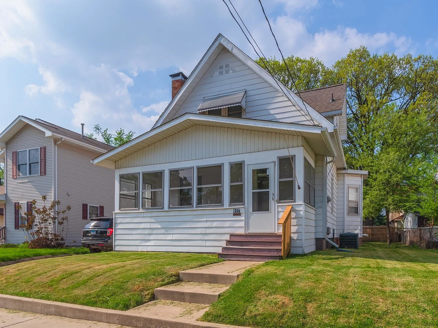 907 W Olive St photo 1