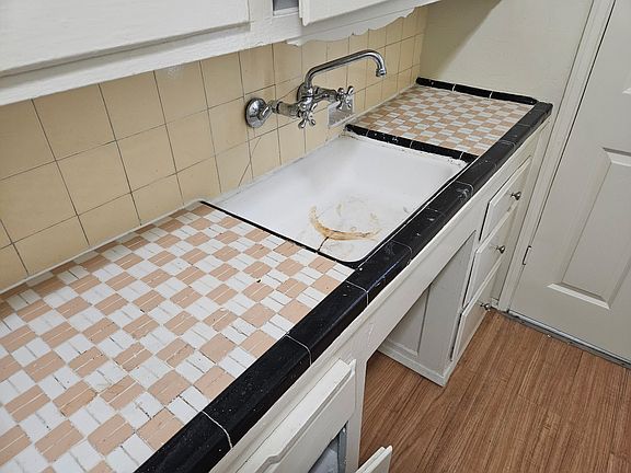 4th image of 251 Cherry Ave APT 6