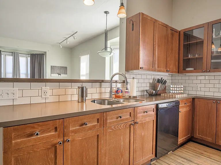 401 N Commercial St #301 — Photo 5