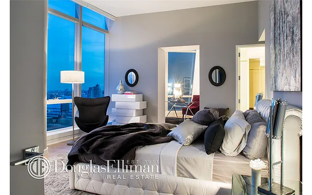Sold by Douglas Elliman | media 21