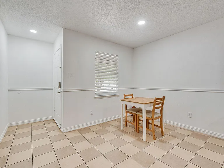 W Cedar St — Photo 4