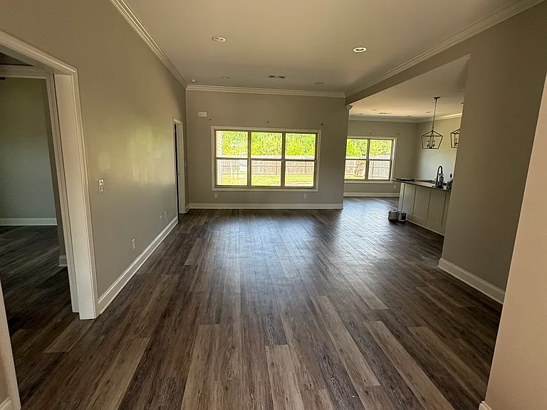 307 Yellow Pine Dr — Photo 2