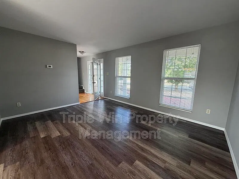 4 bed, 2.5 bath, 1928 sqft, $2,250 — Photo 3