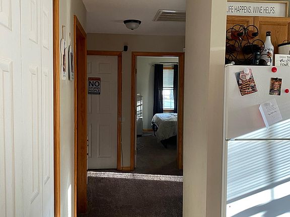 Hallway to Bathroom, Laundry Room and Bedrooms.