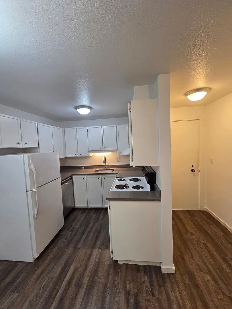 Twin Cedars Apartments — Photo 4