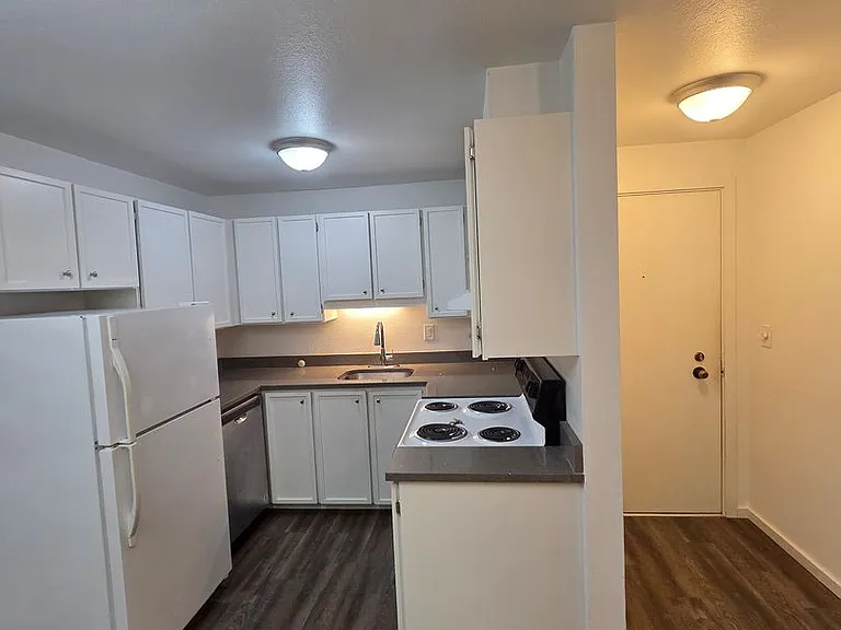 Twin Cedars Apartments — Photo 4