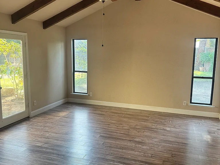 526 E Kelso Ave — Photo 5