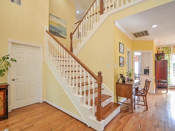 5th image of 2818 Old South Dr