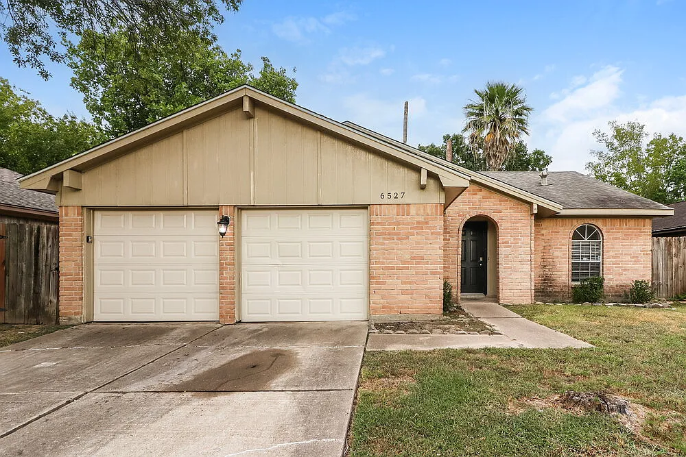 3 bed, 2.0 bath, 1292 sqft, $1,785 — Photo 1