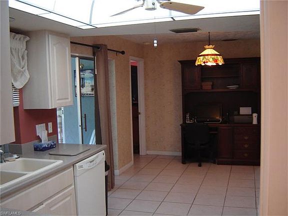 4th image of 614 SE 34th Ter