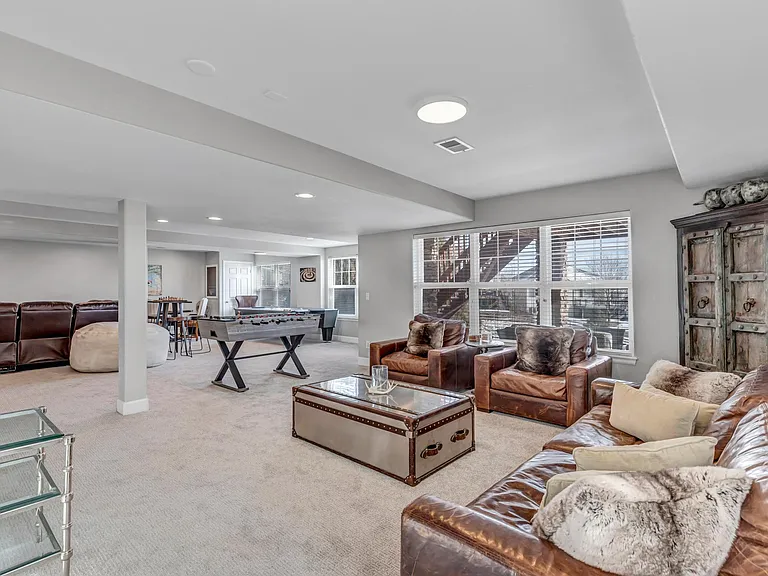10168 Nottingham Dr — Photo 34