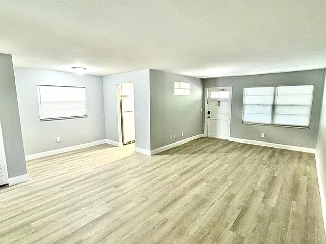 Devon Manor Apartments — Photo 18