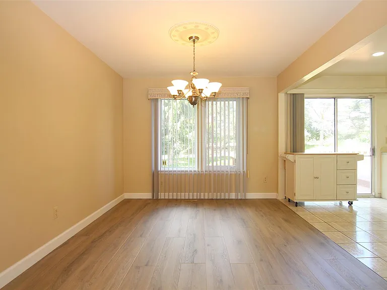 5590 Greenbriar Dr — Photo 11