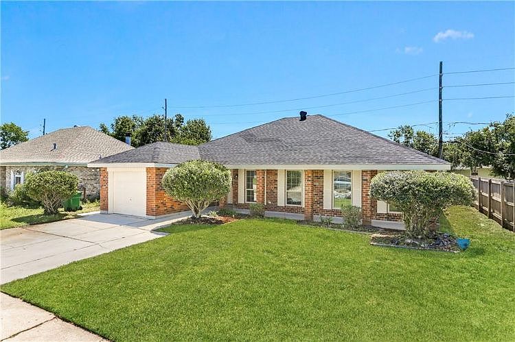 1st image of 2908 Cambridge Dr