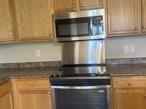 5th image of 928 Village Cir APT A