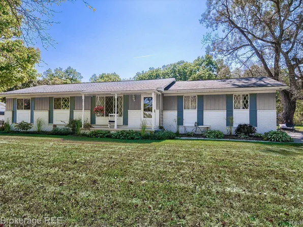 10186 Carlee June Dr, Fenton, MI 48430