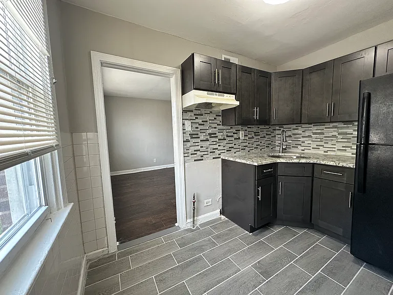 1422 Greeby St #1 — Photo 5
