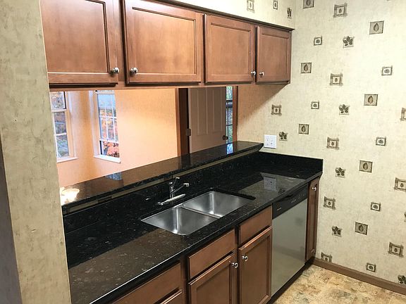 3rd image of 1603 Stoney Run Cir #1603