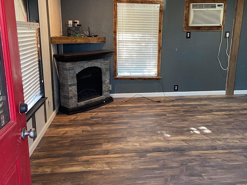 614 Crouch Ave, Devine, TX 78016 Zillow