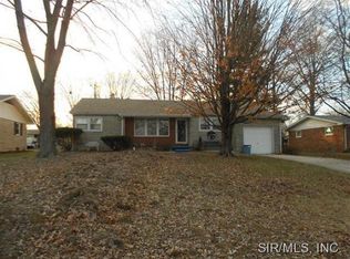 2424 Lake Shore Dr, Highland, IL